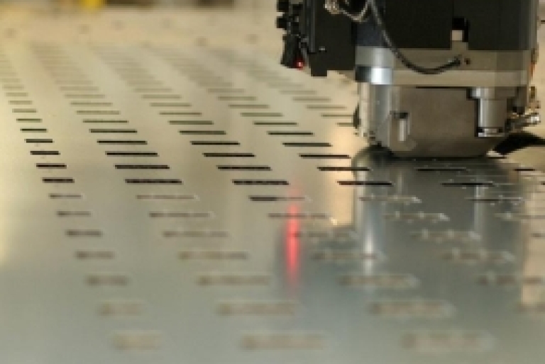 Gia công đột lưới giá rẻ – Liên hệ Thi Nguyễn Tech