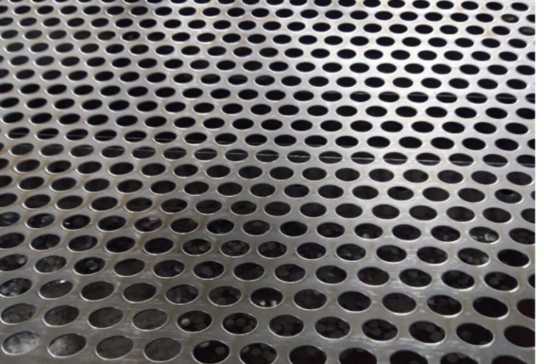 Làm lưới loa theo yêu cầu tại Thi Nguyễn Tech