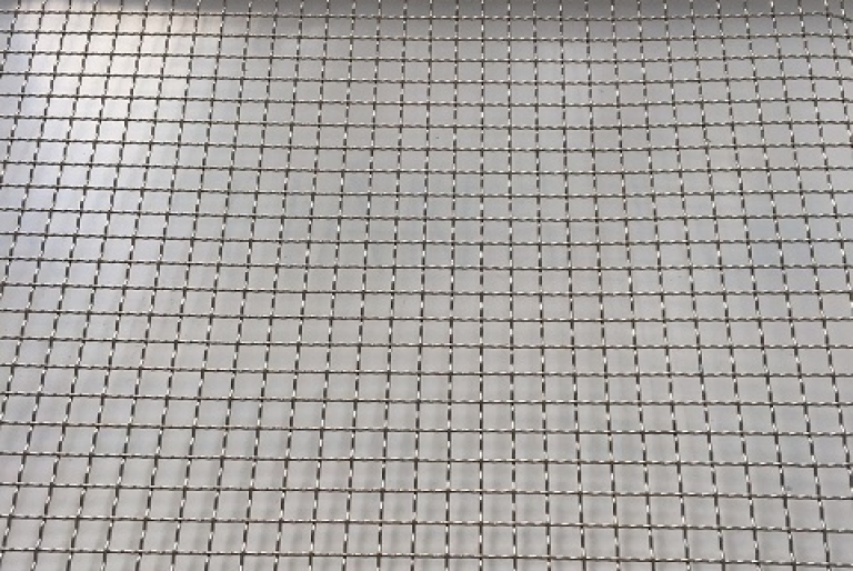 Lý do lưới inox ngoài trời nhanh bị oxy hóa và cách hạn chế