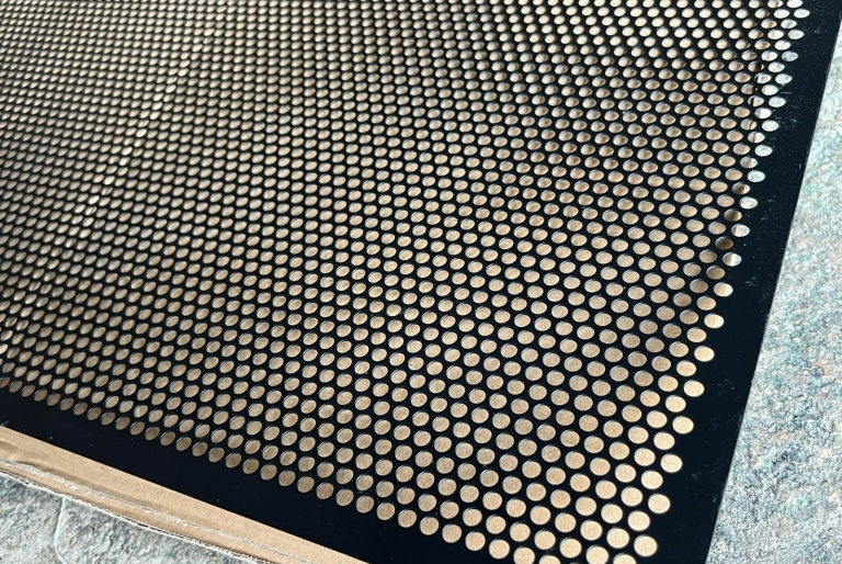 Gia công lưới thép bảo vệ loa chuyên nghiệp, bền đẹp