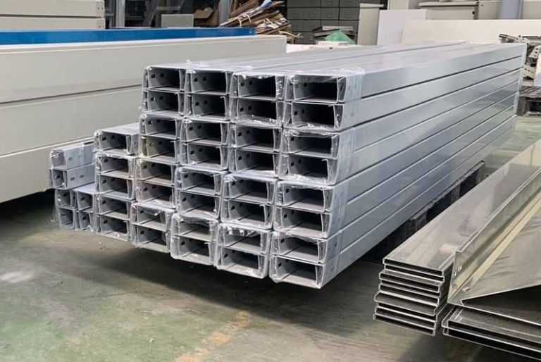 Gia công máng cáp 300x100 theo yêu cầu, giá rẻ