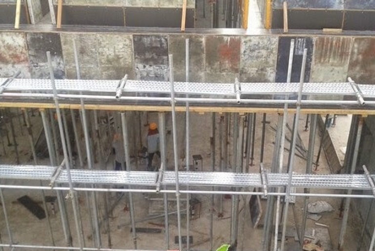 Liên hệ 0908 221 830 mua sàn thao tác chuẩn xây dựng