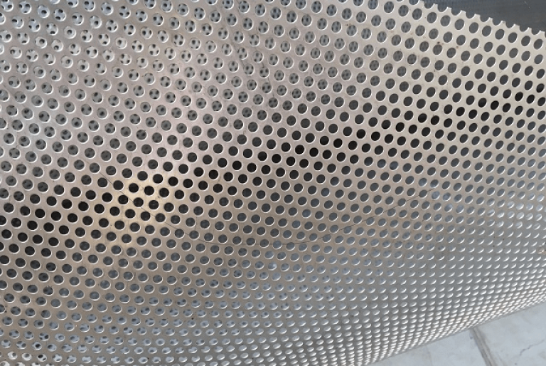 Tiêu chuẩn cần biết khi chọn tấm inox đục lỗ chất lượng