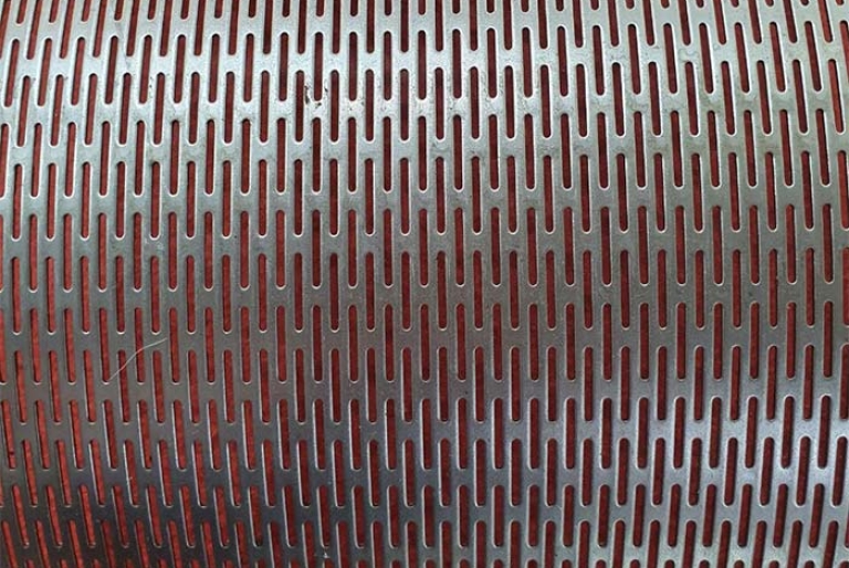 Tôn lỗ mạ kẽm có thực sự bền khi sử dụng ngoài trời?