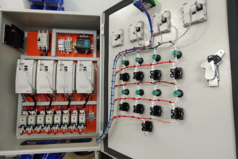 Nguyên nhân và giải pháp làm mát tủ điện hiệu quả từ Thi Nguyễn Tech