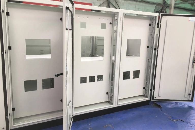 Ứng dụng vỏ tủ điện 3 pha trong ngành điện công nghiệp