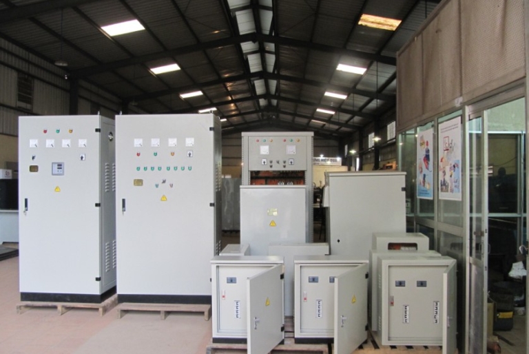 Vật liệu nào phù hợp nhất cho vỏ tủ điện điều khiển công nghiệp?