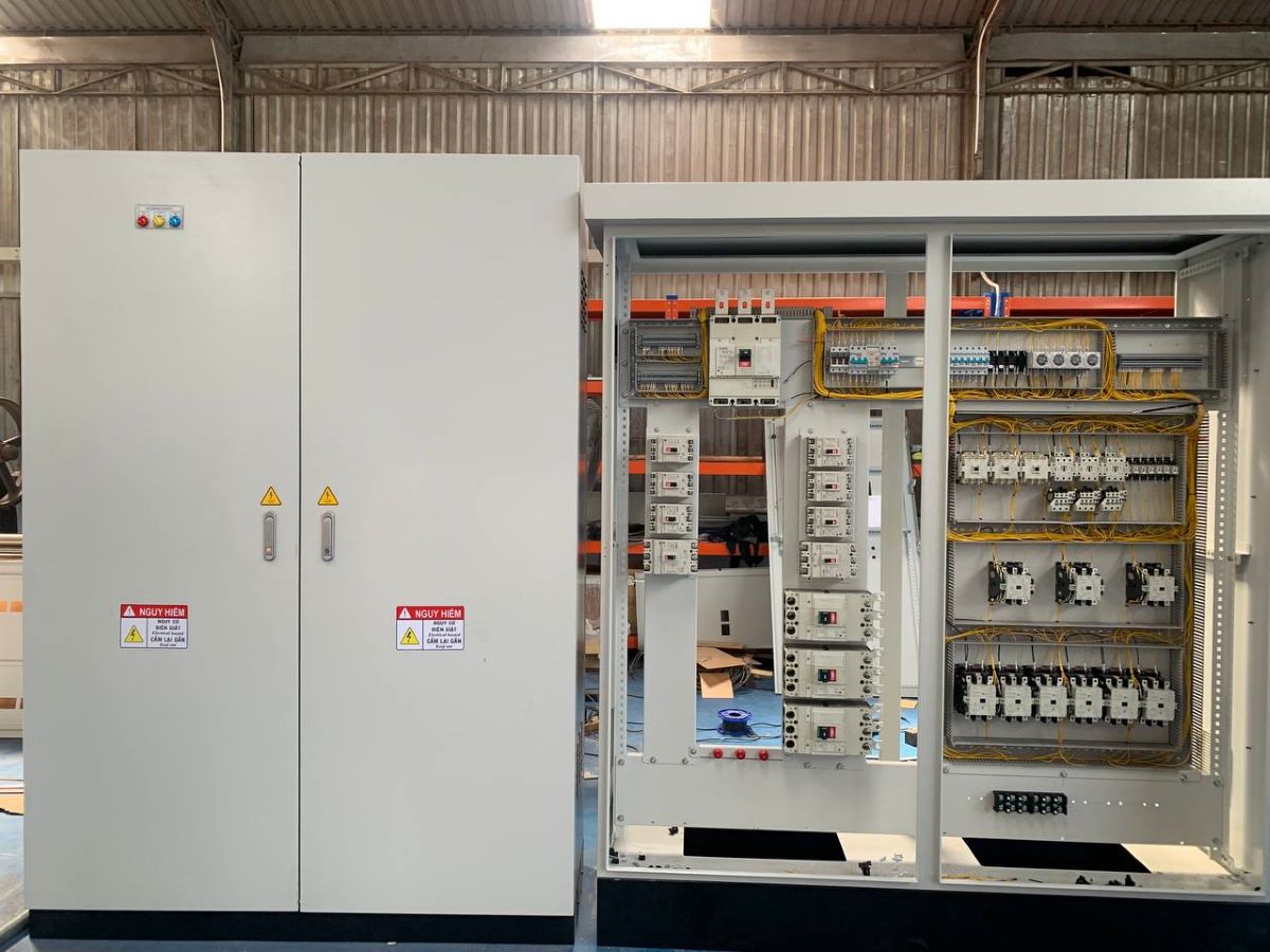 công ty sản xuất vỏ tủ điện
