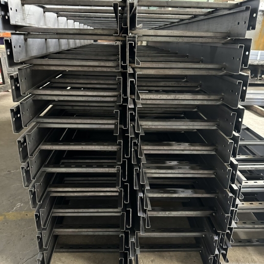 thang máng cáp mạ kẽm nhúng nóng