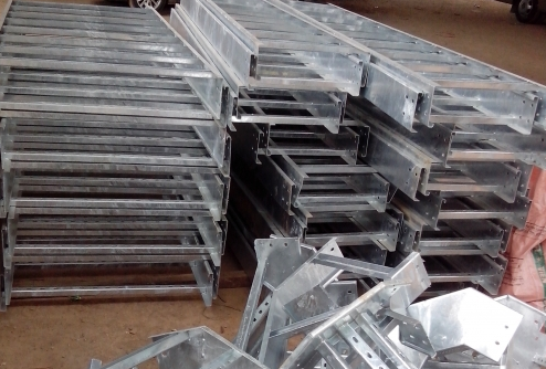 sản xuất máng cáp