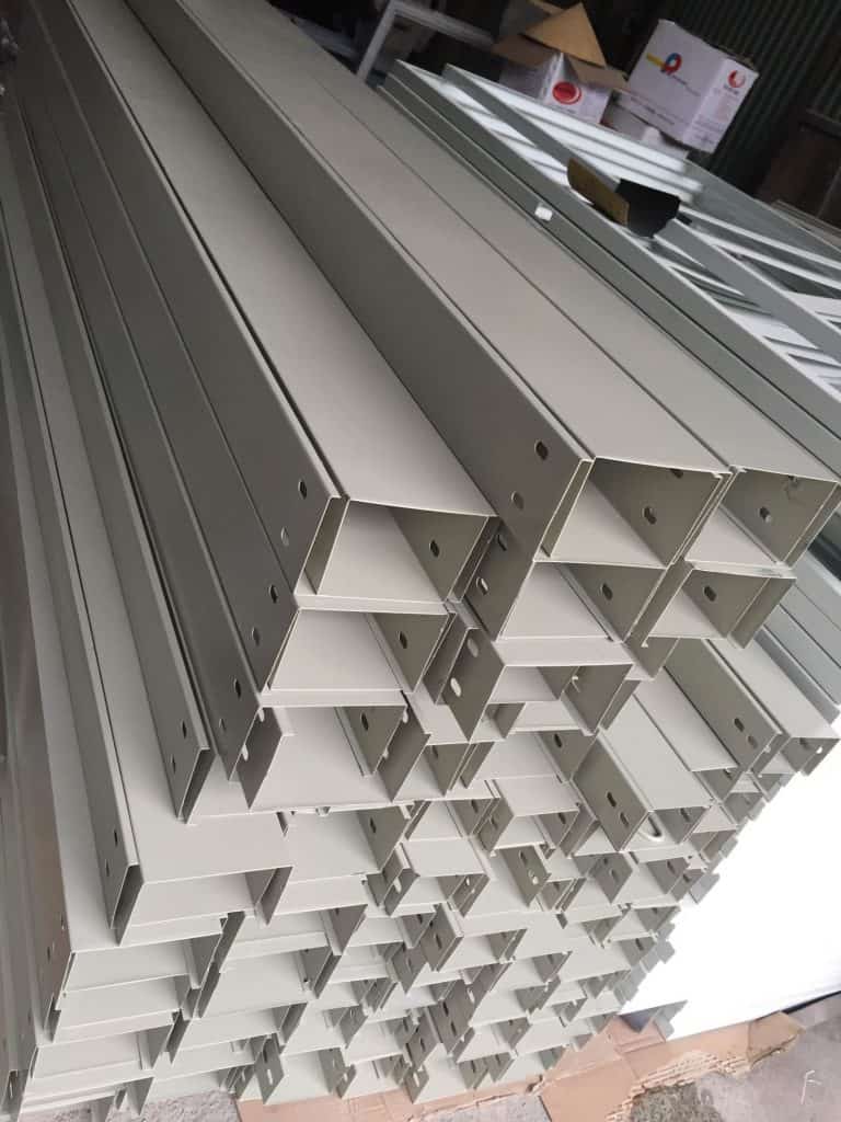 máng thép sơn tĩnh điện