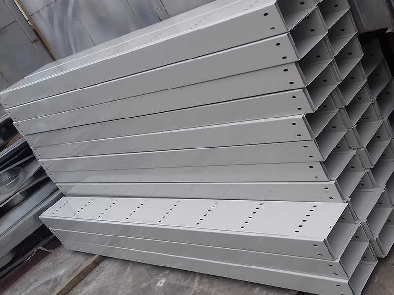 máng thép sơn tĩnh điện