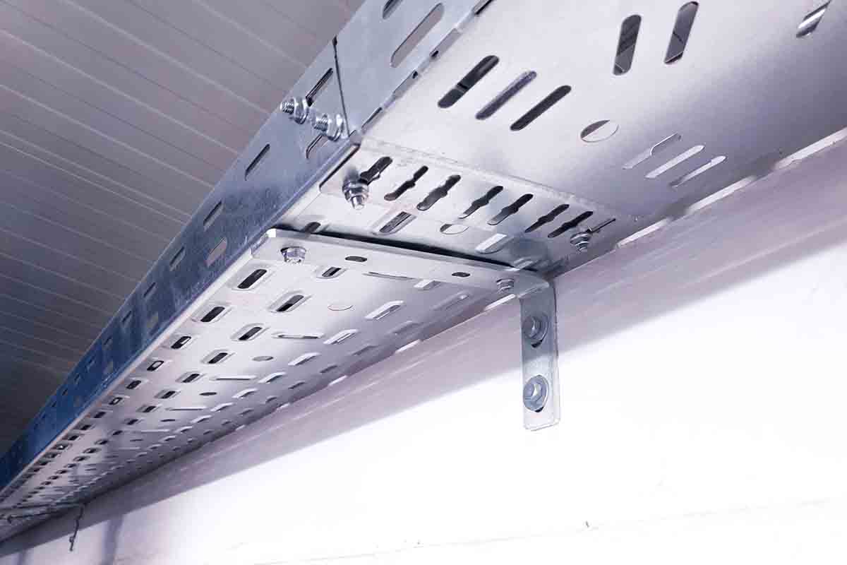 Máng cáp đục lỗ